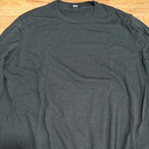 Uniqlo Men’s Black Long-Sleeve Crewneck Tee